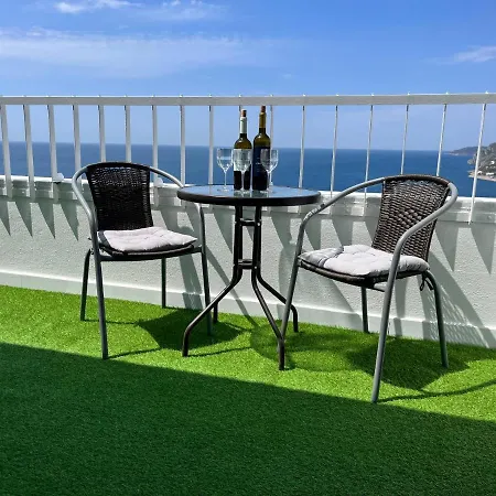 Axenic Retreat - Panoramic Ocean View, Sleeps 4, Ensuite Bathroom, New Redesign Apartment Sesimbra
