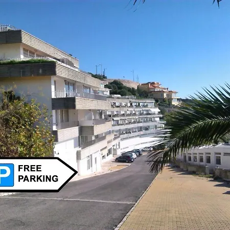 Axenic Retreat - Panoramic Ocean View, Sleeps 4, Ensuite Bathroom, New Redesign Apartment *