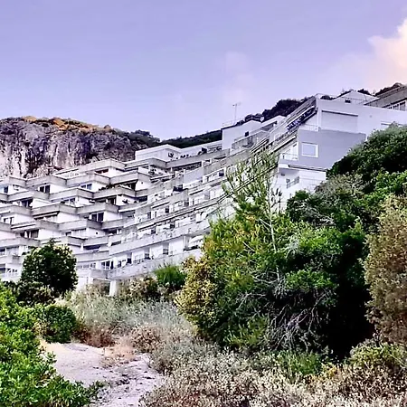 Apartment Axenic Retreat - Panoramic Ocean View, Sleeps 4, Ensuite Bathroom, New Redesign