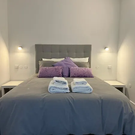 Axenic Retreat - Panoramic Ocean View, Sleeps 4, Ensuite Bathroom, New Redesign Sesimbra