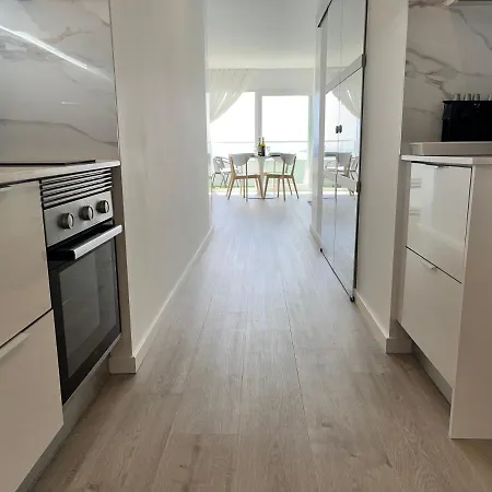 Axenic Retreat - Panoramic Ocean View, Sleeps 4, Ensuite Bathroom, New Redesign Sesimbra