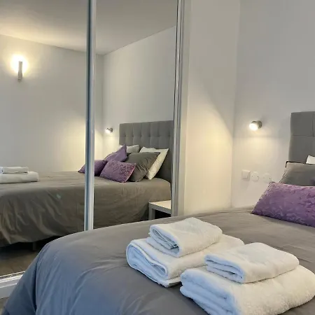 Axenic Retreat - Panoramic Ocean View, Sleeps 4, Ensuite Bathroom, New Redesign