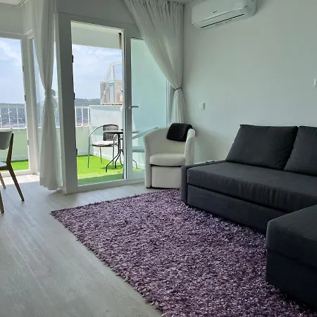 Apartment Axenic Retreat - Panoramic Ocean View, Sleeps 4, Ensuite Bathroom, New Redesign *