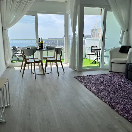 Apartment Axenic Retreat - Panoramic Ocean View, Sleeps 4, Ensuite Bathroom, New Redesign *