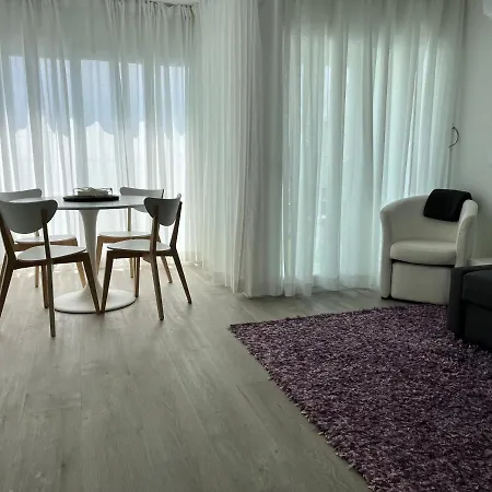 Apartment Axenic Retreat - Panoramic Ocean View, Sleeps 4, Ensuite Bathroom, New Redesign *