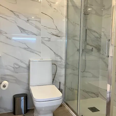 Apartment Axenic Retreat - Panoramic Ocean View, Sleeps 4, Ensuite Bathroom, New Redesign